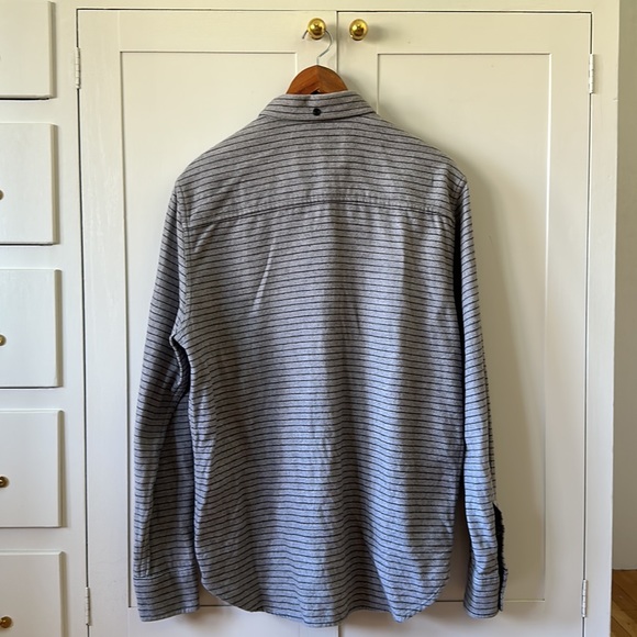 Penfield Classic Fit Medium Men’s Button Down - Picture 4 of 5